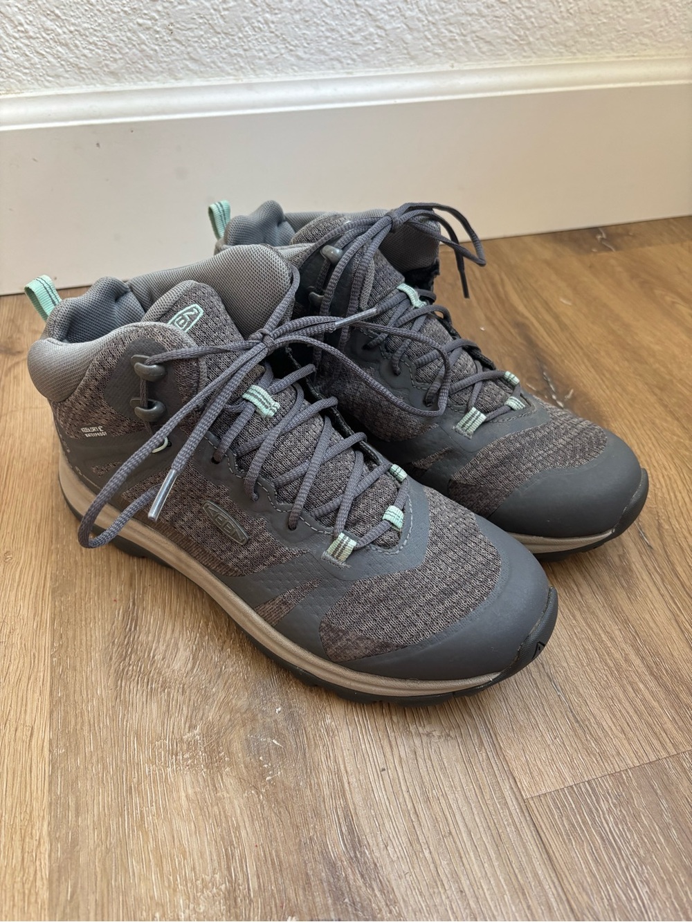 KEEN Womens Terradora II Mid Waterproof Hiking Boots Gorpcore Size 7